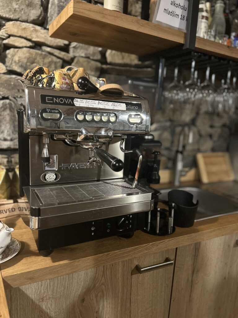 kávovar kavárna