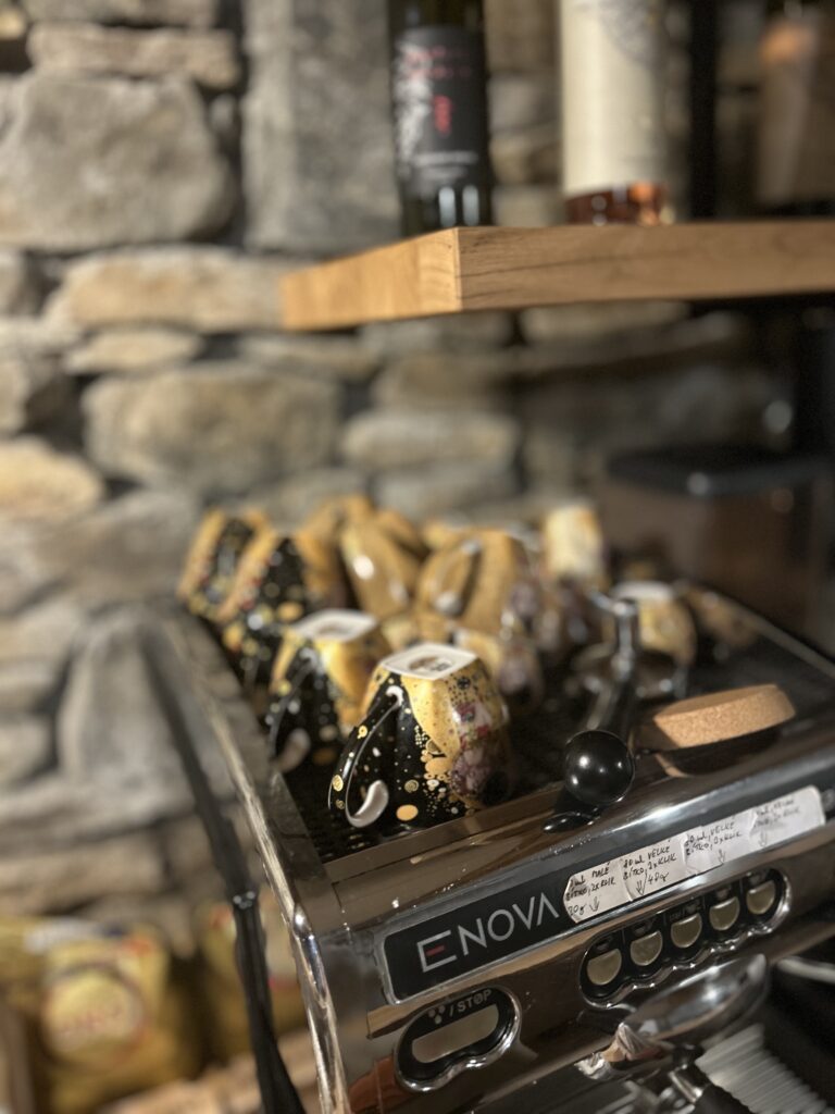 kávovar hrnky klimt